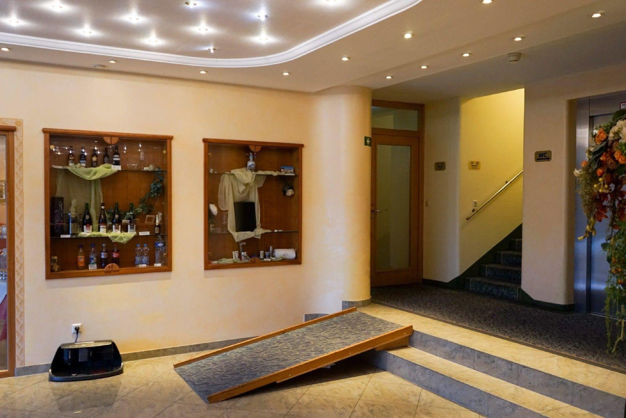 Hotel Circle Inn Рамщайн-Мизенбах Екстериор снимка